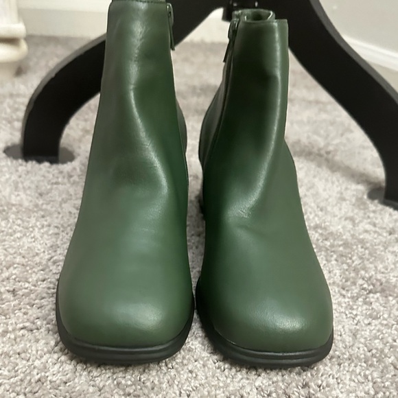 NWOB Olive Green AJ Valenci Bootie Boots size 7.5W - Picture 5 of 6